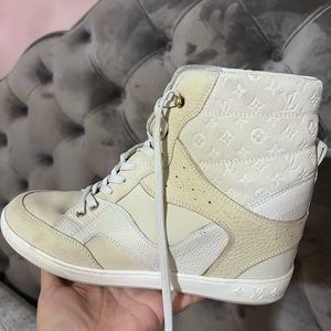 Insole heeled high top tennis